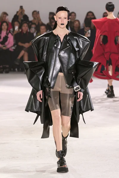 Look 18